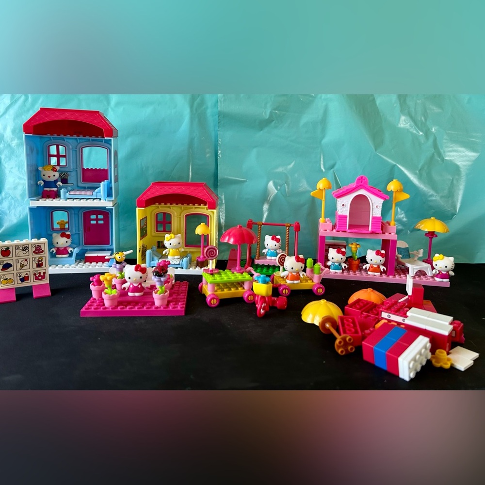 Hello Kitty Building Set with Pink, Red, Yellow, Blue, White Accents